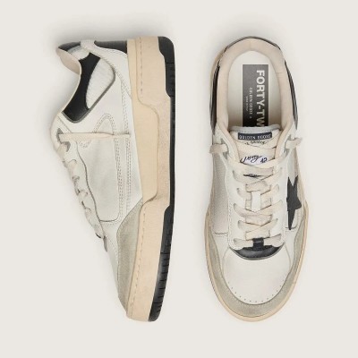 Golden Goose Forty2 Sneaker With Black Star And Black Leather Heel Tab Golden Goose Forty2 Sneaker With Black Star And Black Leather Heel Tab
