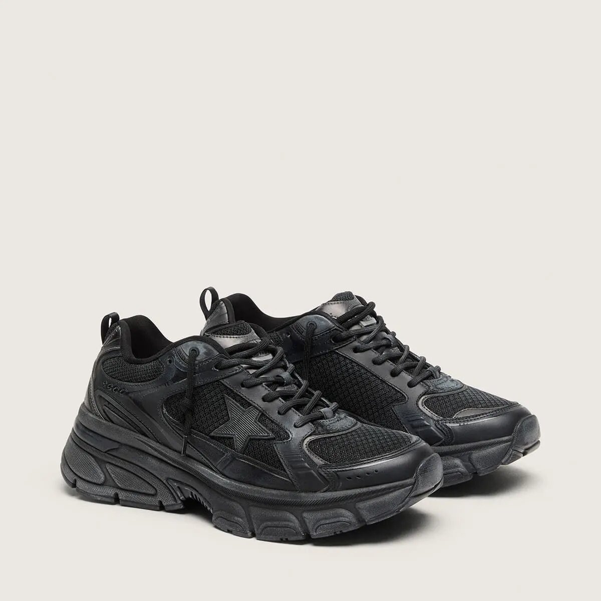Golden Goose LightStar Sneaker With Black Leather And Mesh Upper And Black Star Golden Goose LightStar Sneaker With Black Leather And Mesh Upper And Black Star