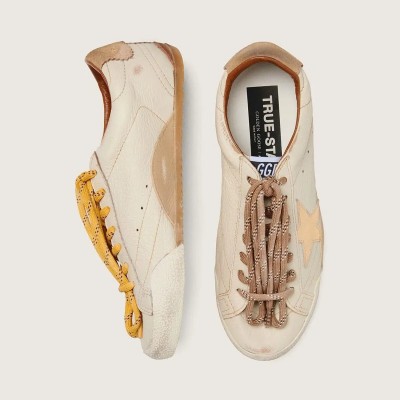 Golden Goose True-Star Sneaker In White Nappa Leather With Gold Foiled Leather Star And Beige Suede Heel Tab Golden Goose True-Star Sneaker In White Nappa Leather With Gold Foiled Leather Star And Beige Suede Heel Tab