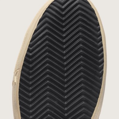 Golden Goose V-Star Sneaker In Black Suede With Black Leather Star