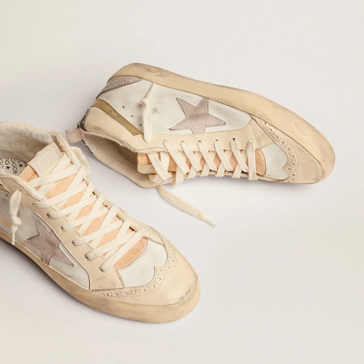 Golden Goose Mid Star Sneaker With Star Sneaker In Light Gray Suede And Gold Flash Golden Goose Mid Star Sneaker With Star Sneaker In Light Gray Suede And Gold Flash