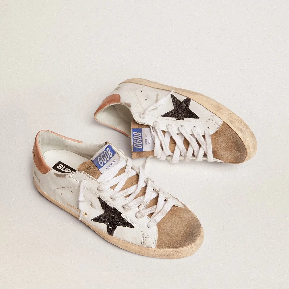 Golden Goose Super-Star Sneaker With Black Glitter Star And Pink Heel Tab Golden Goose Super-Star Sneaker With Black Glitter Star And Pink Heel Tab