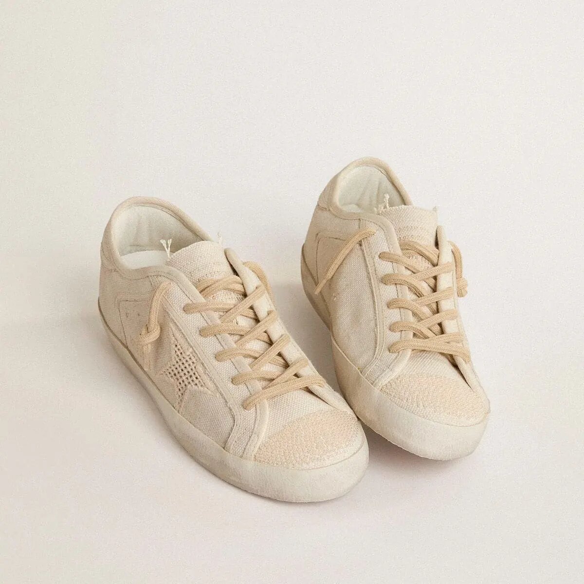 Golden Goose Super-Star Sneaker In Pearl-Colored Canvas With A Tone-On-Tone Mesh Effect Star Golden Goose Super-Star Sneaker In Pearl-Colored Canvas With A Tone-On-Tone Mesh Effect Star