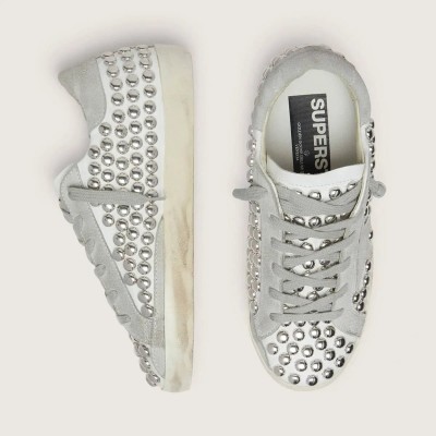 Golden Goose Super-Star Sneaker In White Leather With Light Gray Star And Metal Studs Golden Goose Super-Star Sneaker In White Leather With Light Gray Star And Metal Studs
