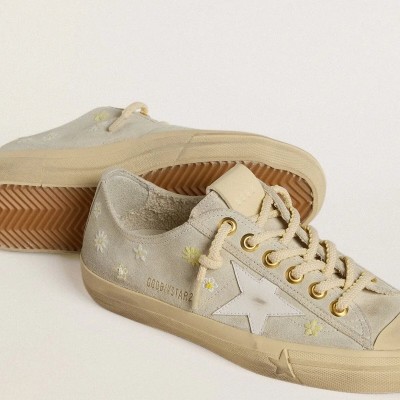 Golden Goose V-Star Sneaker In Ice-Gray Suede With White Leather Star And Floral Embroidery Golden Goose V-Star Sneaker In Ice-Gray Suede With White Leather Star And Floral Embroidery